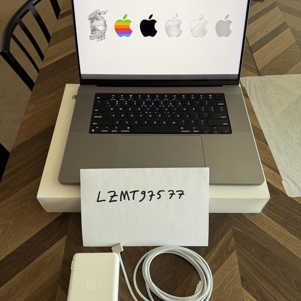 MacBook Pro 2021 - 16 inch - 512 GB, Gray, 16 GB, Apple M1 Pro 10-core