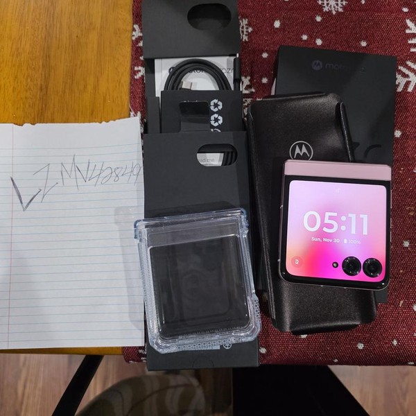 Motorola Razr (2025) - Verizon, 256 GB, Pink, 8 GB