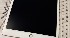Good
													Apple iPad 7th Gen - Unlocked, Gold, 32 GB, A2200, photo 2 of 7