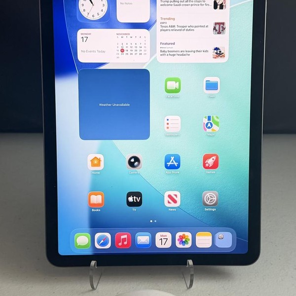 Apple iPad Air 5th Gen - Wi-Fi, 64 GB, Gray, A2588