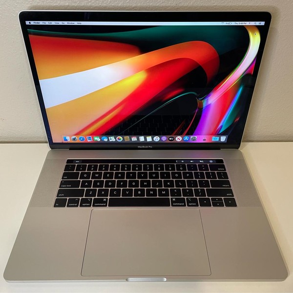 MacBook Pro 2018 (With Touch Bar) - 15 inch - I9, Silver, 512 GB, 32 GB