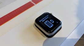 Fair
													Apple Watch SE 2nd Gen 40mm - Unlocked, Starlight, A2726 - Cellular, Aluminum, photo 3 of 5