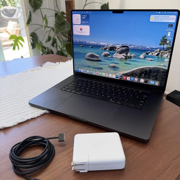 MacBook Pro Late 2023 (M3) - 16 inch - 1 TB, Black, 64 GB, Apple M3 Max 16-core, 40-core GPU