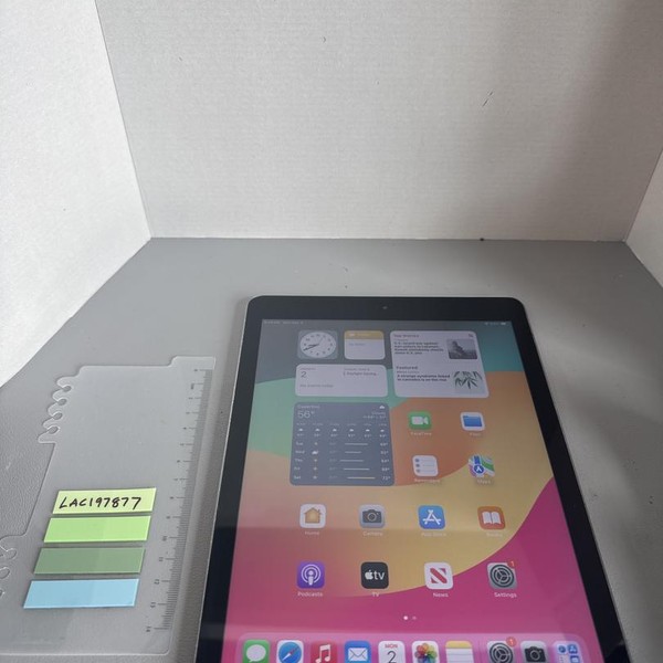 Apple iPad 6th Gen - Wi-Fi, 128 GB, Gray, A1893