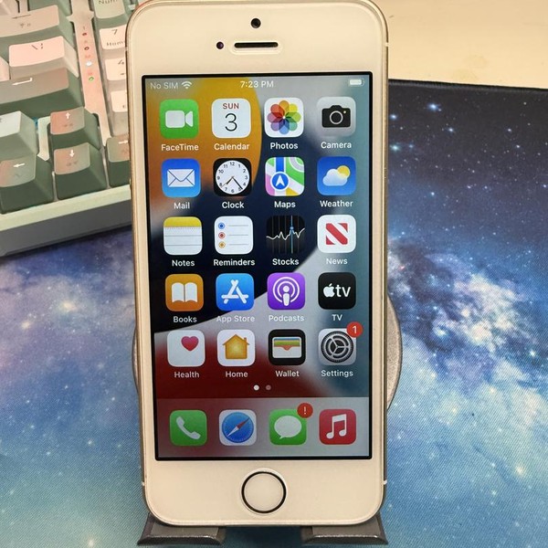 Apple iPhone SE 1st Gen 2016 - Unlocked, 16 GB, Gold, A1723