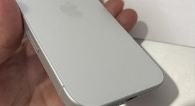 Mint
													Apple iPhone 16 - Unlocked, White, 128 GB, A3081, photo 5 of 11