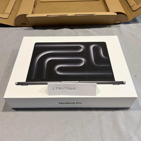 MacBook Pro Late 2023 (M3) - 14 inch - 1 TB, Black, 18 GB, Apple M3 Pro 12-core, 18-core GPU