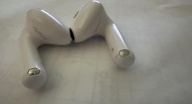 Used
													Apple AirPods 4th Gen - Active Noise Cancellation, photo 3 of 6