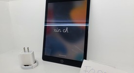 Mint
													Apple iPad 6th Gen - Unlocked, Gray, 32 GB, A1954, photo 3 of 4