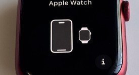 Good
													Apple Watch Series 7 45mm - Unlocked, Red, A2477 - Cellular, Aluminum, photo 2 of 6