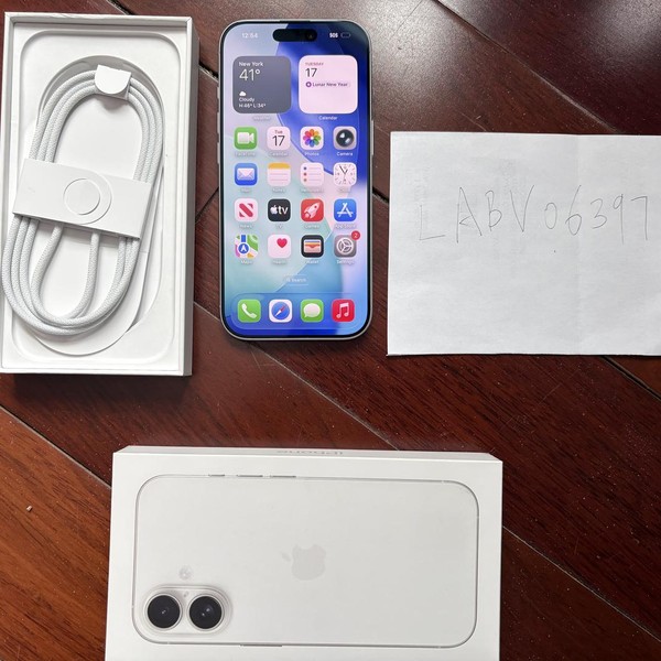 Apple iPhone 17 - Unlocked, 256 GB, White, A3258