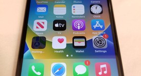 Fair
													Apple iPhone SE 2nd Gen 2020 - Unlocked, Black, 64 GB, A2275, photo 2 of 8