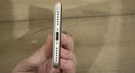 Good
													Apple iPhone SE 3rd Gen 2022 - Unlocked, Starlight, 64 GB, A2595, photo 4 of 6