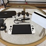 Mint Nintendo Switch - OLED - 64 GB, White