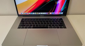 Good
													MacBook Pro 2018 (With Touch Bar) - 15" - I9, Silver, 512 GB, 32 GB, photo 3 of 7