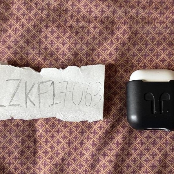 Apple AirPods 2nd Gen - Lightning Case