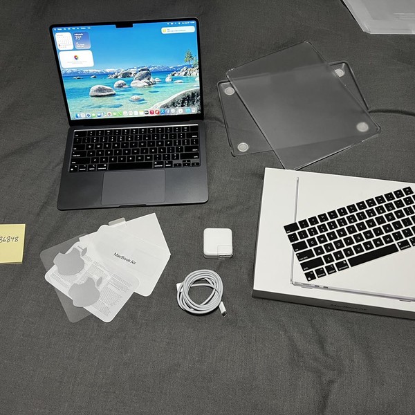 MacBook Air 2022 (M2) - 13 inch - 256 GB, Gray, 8 GB, Apple M2