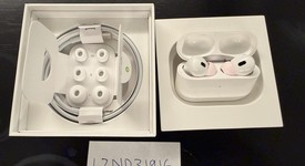 Used
													Apple AirPods Pro 2 - Lightning, photo 2 of 2