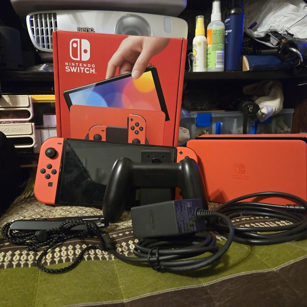 Nintendo Switch - OLED - 64 GB, Red, Mario Red Edition