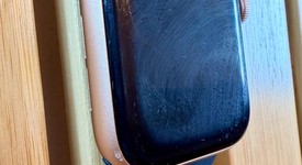 Fair
													Apple Watch SE 1st Gen 40mm - Gold, A2351 - GPS, Aluminum, photo 5 of 10