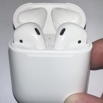 Used Apple AirPods (2nd Gen) - Lightning Case