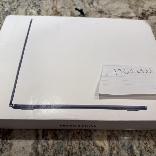 MacBook Air 2026 (M5) - 13 inch - 512 GB, Midnight, 16 GB, Apple M5 10-Core (8-core GPU)
