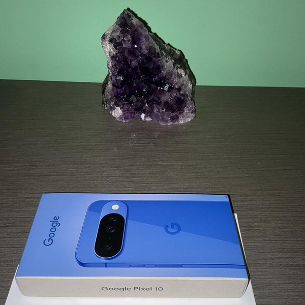 Google Pixel 10 - T-Mobile, 128 GB, Indigo, GLBW0