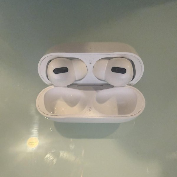Apple AirPods Pro - Wireless Case