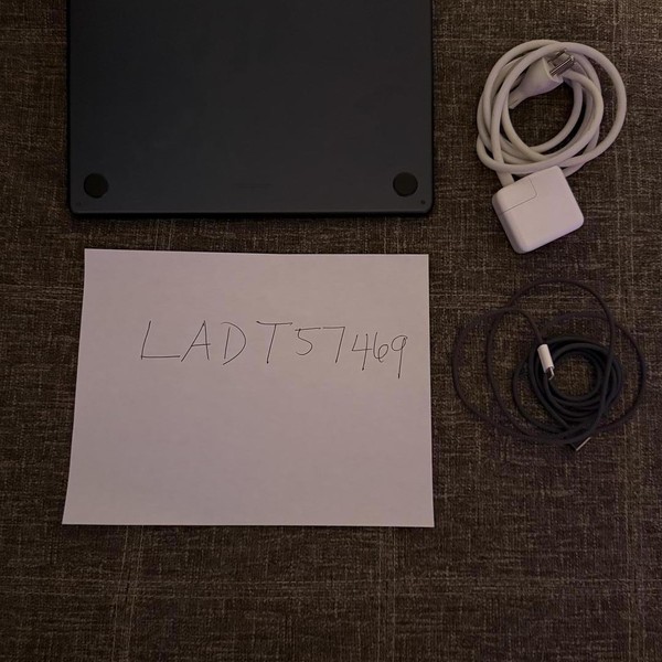 MacBook Air 2024 (M3) - 13 inch - 256 GB, Midnight, 8 GB, Apple M3, 8-core GPU