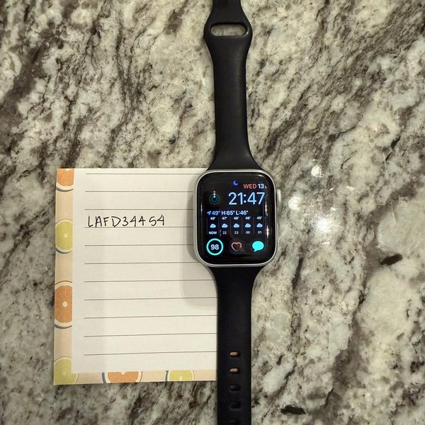 Apple Watch Series 5 40mm - Silver, A2092 - GPS, Aluminum