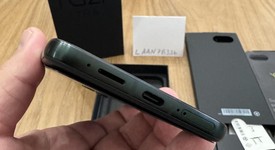 Mint
													Motorola Razr Ultra (2025) - Unlocked, PANTONE Scarab, 512 GB, 16 GB, photo 4 of 27