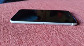 Good
													Apple iPhone SE 2nd Gen 2020 - Unlocked, White, 128 GB, A2275, photo 4 of 14