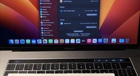 Good
													MacBook Pro 2017 (With Touch Bar) - 15" - I7, Silver, 256 GB, 16 GB, photo 1 of 10