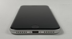 Good
													Apple iPhone SE 2nd Gen 2020 - TracFone, White, 64 GB, A2275, photo 5 of 7