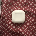 Used Apple AirPods (4th Gen) - Active Noise Cancellation