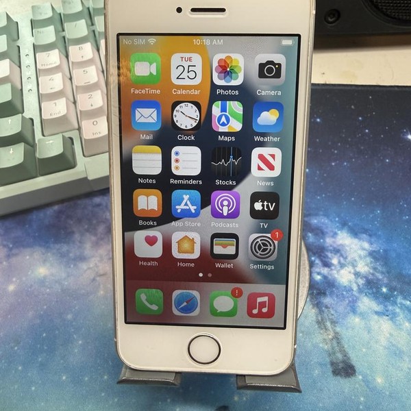 Apple iPhone SE 1st Gen 2016 - Unlocked, 16 GB, Silver, A1662