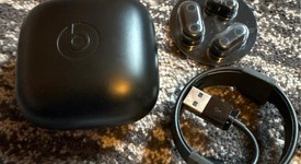 Used
													Beats Powerbeats Pro - Black, photo 1 of 6