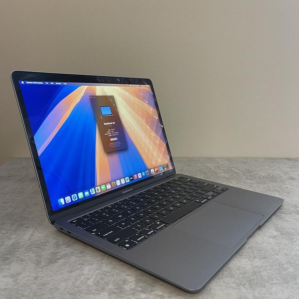 MacBook Air 2020 - 13 inch - 128 GB, Gray, 8 GB, Apple M1