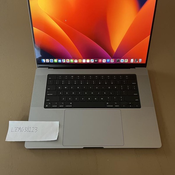 MacBook Pro 2021 - 16 inch - 1 TB, Gray, 32 GB, Apple M1 Max