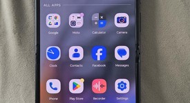 Good
													Motorola Razr (2024) - Unlocked, Gray, 256 GB, 8 GB, photo 3 of 7