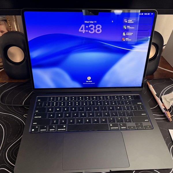 MacBook Air 2022 (M2) - 13 inch - 256 GB, Midnight, 8 GB, Apple M2