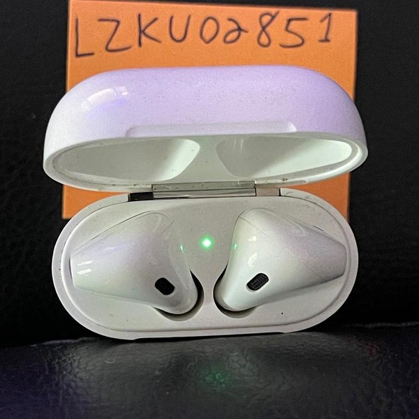 Apple AirPods 2nd Gen - Lightning Case