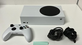 Mint
													Xbox Series S (2020) - White, 512 GB, photo 1 of 4