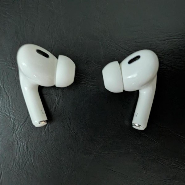 Apple AirPods Pro 2 - Lightning