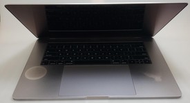 Fair
													MacBook Pro 2017 (With Touch Bar) - 15" - I7, Gray, 512 GB, 16 GB, photo 1 of 4
