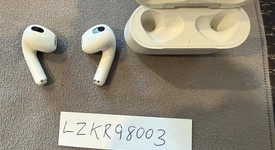 Used
													Apple AirPods 3rd Gen - MagSafe Case, photo 3 of 7