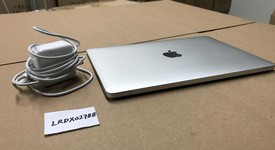 Good
													MacBook Retina 2015 - 12" - Silver, 256 GB, 8 GB, photo 1 of 8