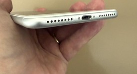 Mint
													Apple iPhone 7 Plus - Unlocked, Silver, 32 GB, A1661, photo 2 of 7