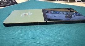 Good
													Samsung Galaxy Z Flip5 - Unlocked, Green, 512 GB, 8 GB, SM-F731U1, photo 4 of 10