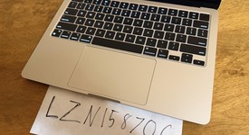 Mint
													MacBook Air 2022 - 13" - Apple M2, Starlight, 256 GB, 8 GB, photo 3 of 17